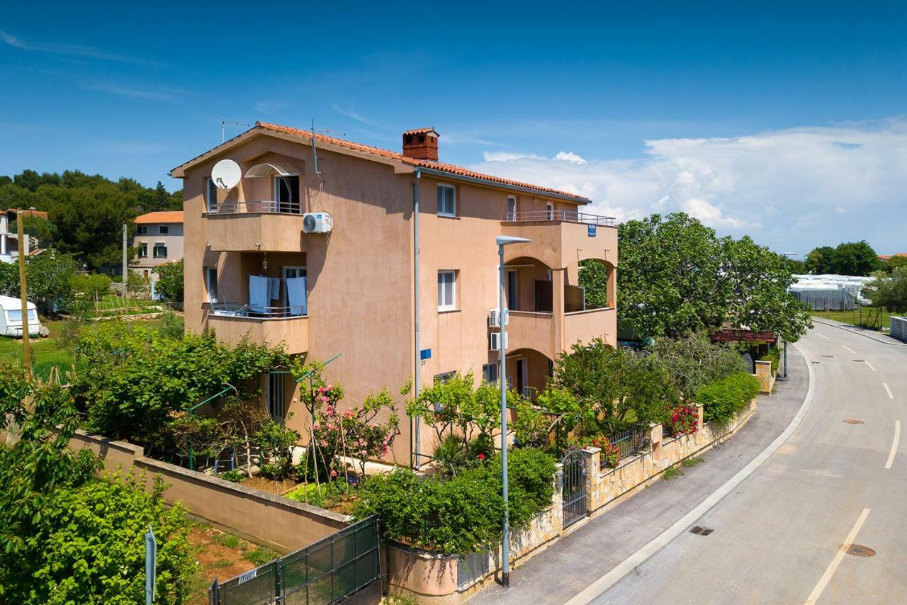 Vila Milla Premantura Extérieur photo